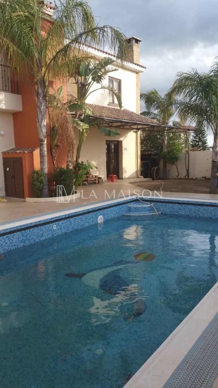 House in Nicosia, Cyprus, 300 m² - picture 1
