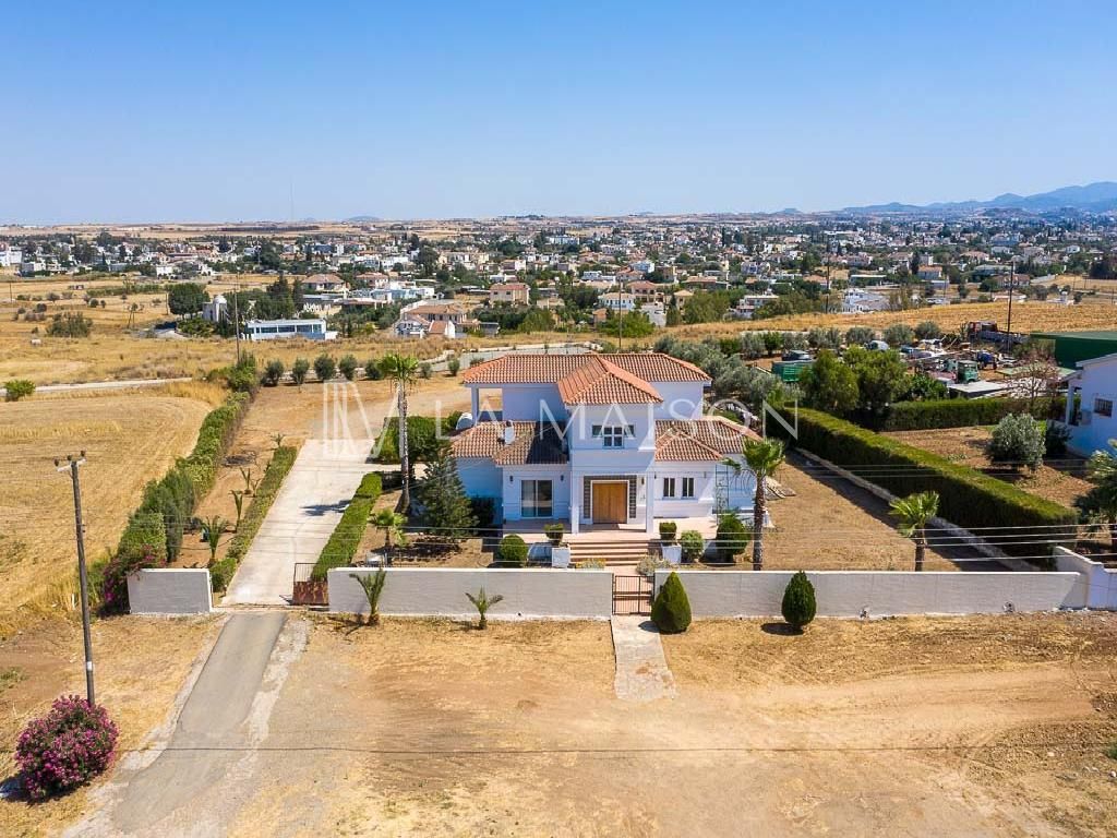 Maison à Nicosie, Chypre, 250 m² - image 1