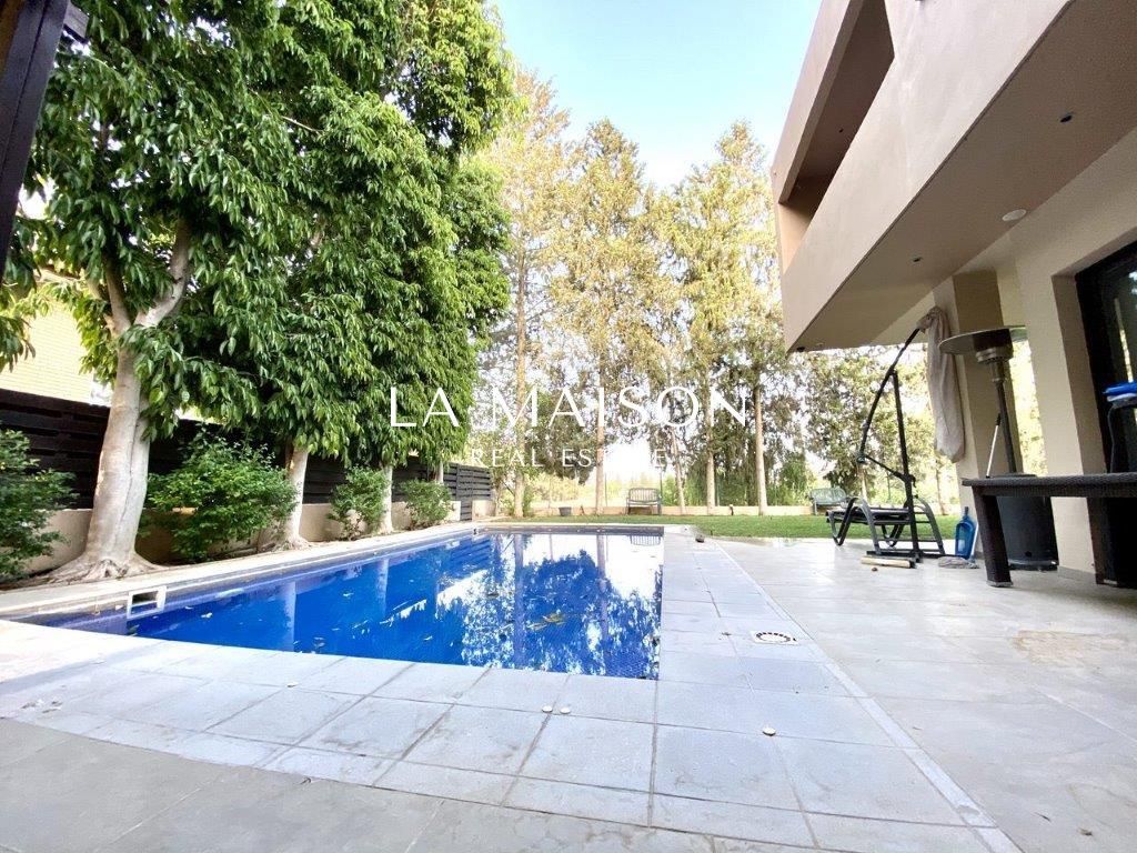 House in Nicosia, Cyprus, 350 m² - picture 1