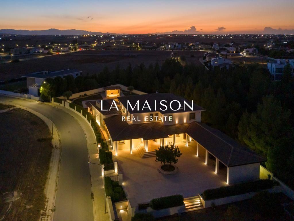Casa en Nicosia, Chipre, 1 004 m² - imagen 1