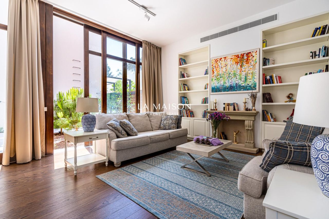 Casa en Nicosia, Chipre, 346 m² - imagen 1