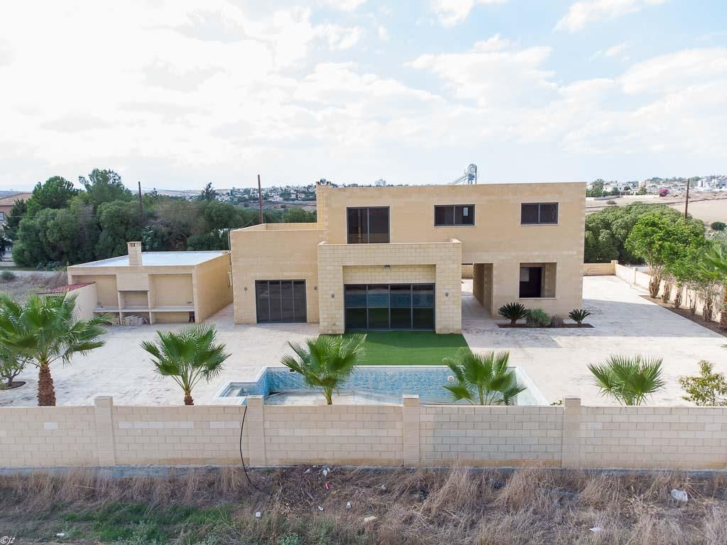 House in Nicosia, Cyprus, 245 m² - picture 1