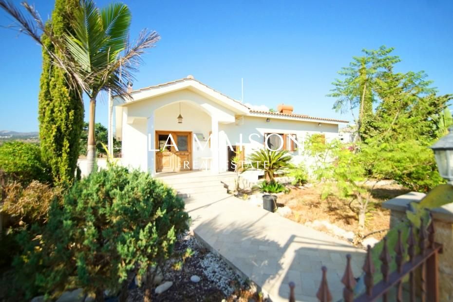 House in Paphos, Cyprus, 550 m² - picture 1
