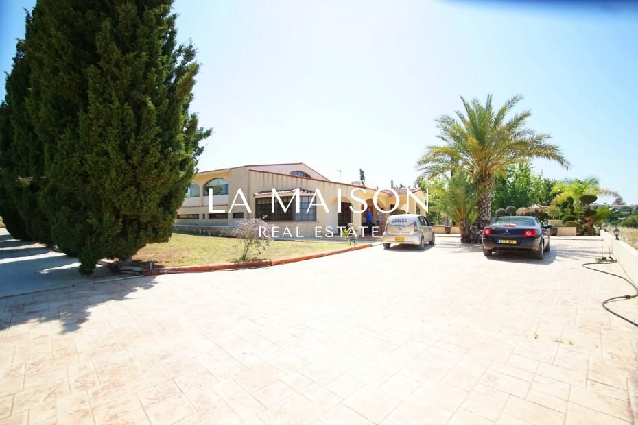 House in Paphos, Cyprus, 350 m² - picture 1