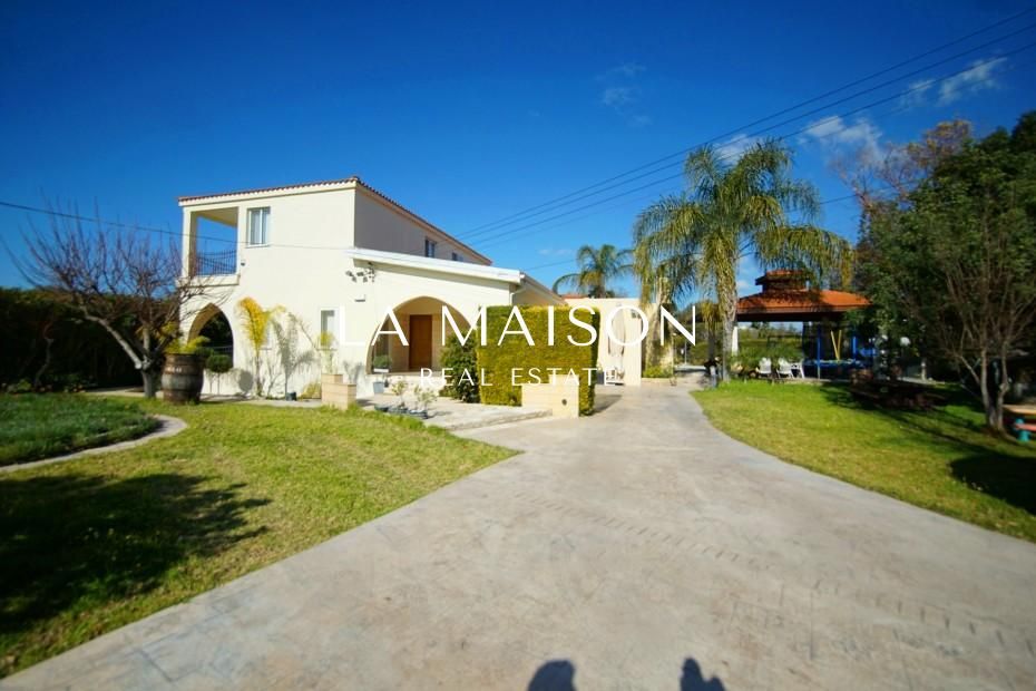 House in Paphos, Cyprus, 527 m² - picture 1