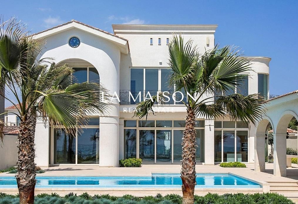 Maison à Larnaca, Chypre, 732 m² - image 1