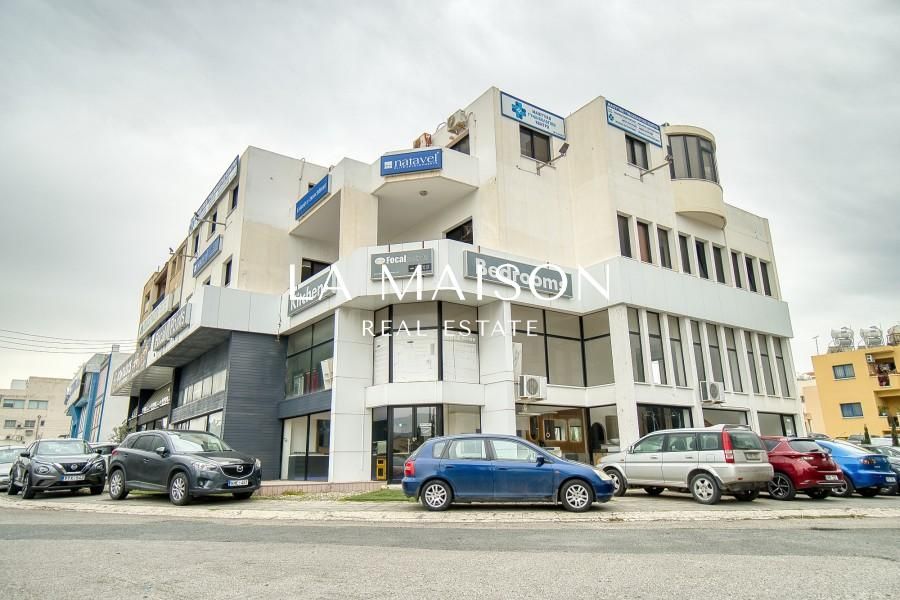 Oficina en Pafos, Chipre, 969 m² - imagen 1