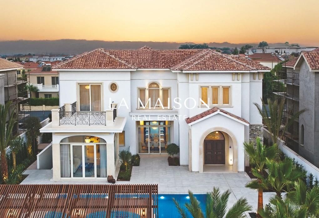 House in Larnaca, Cyprus, 676 m² - picture 1