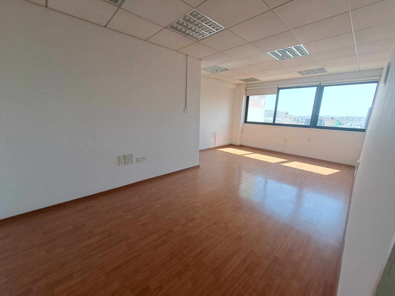 Office in Larnaca, Cyprus, 89 m² - picture 1
