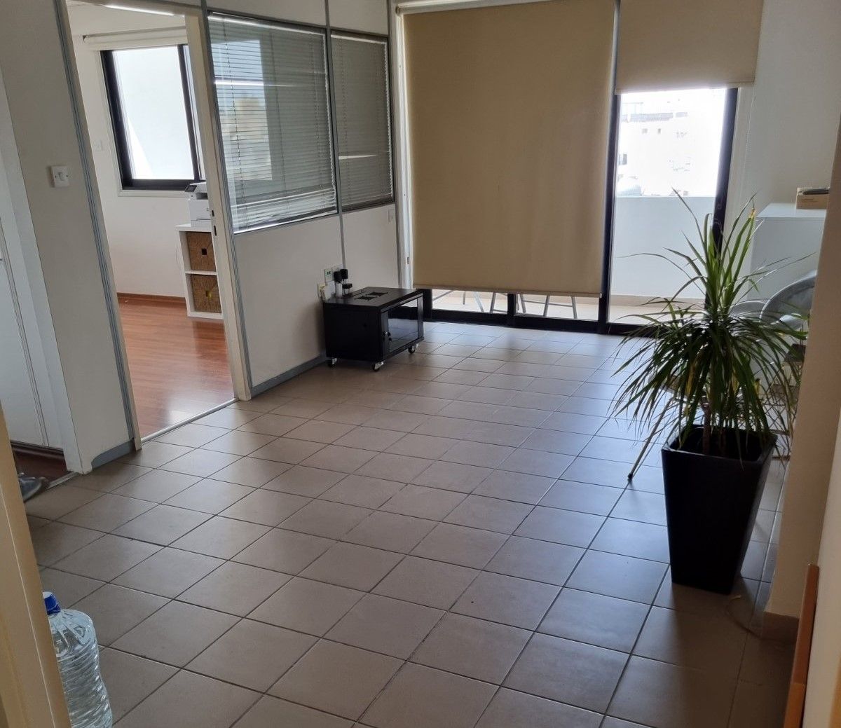 Oficina en Lárnaca, Chipre, 92 m² - imagen 1