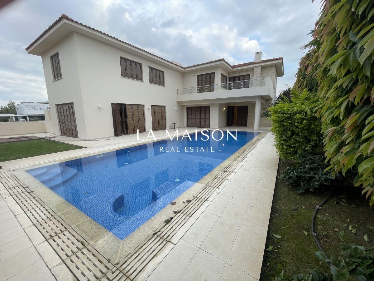 House in Nicosia, Cyprus, 380 m² - picture 1