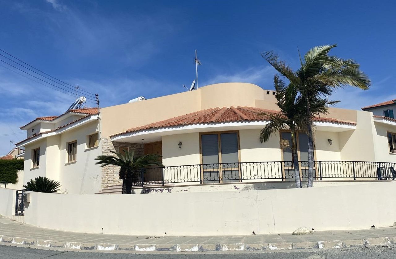 House in Larnaca, Cyprus, 190 m² - picture 1