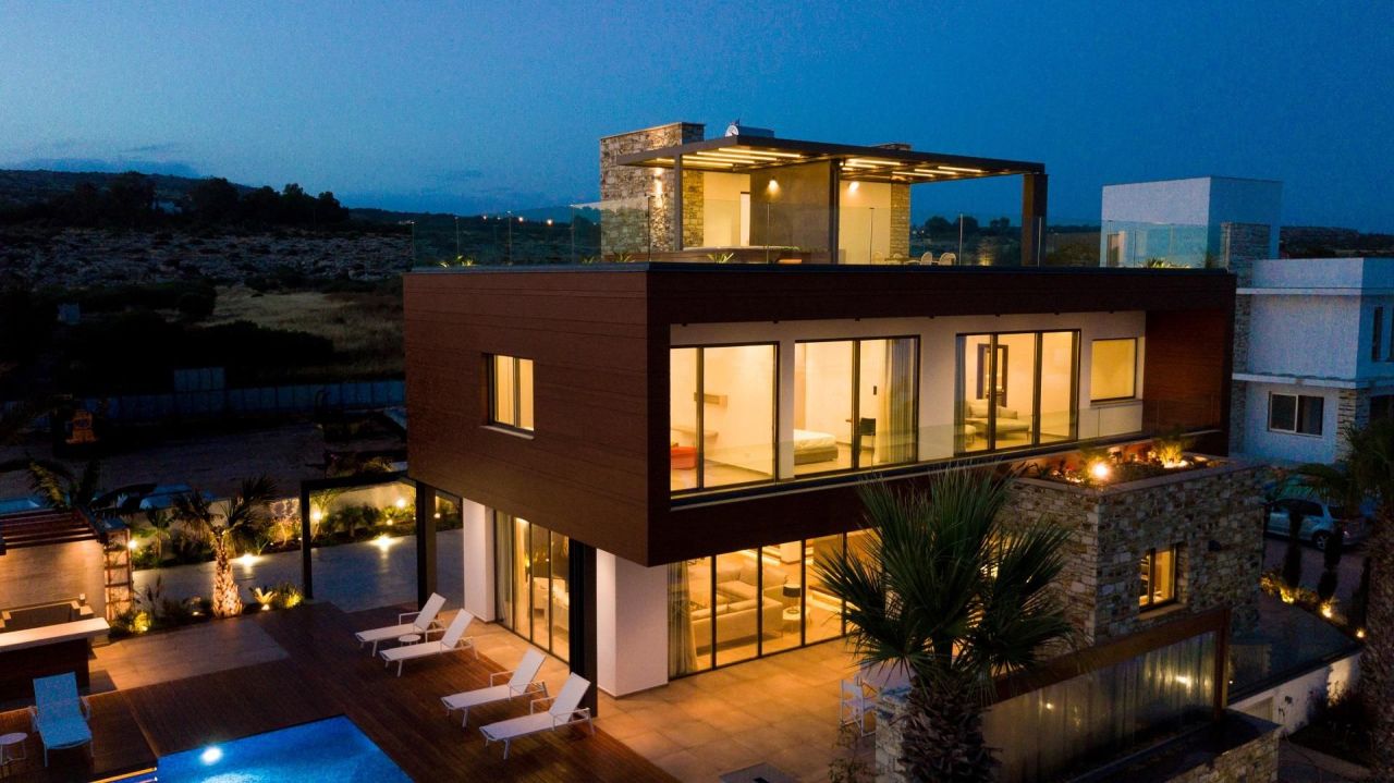 House in Famagusta, Cyprus, 262 m² - picture 1