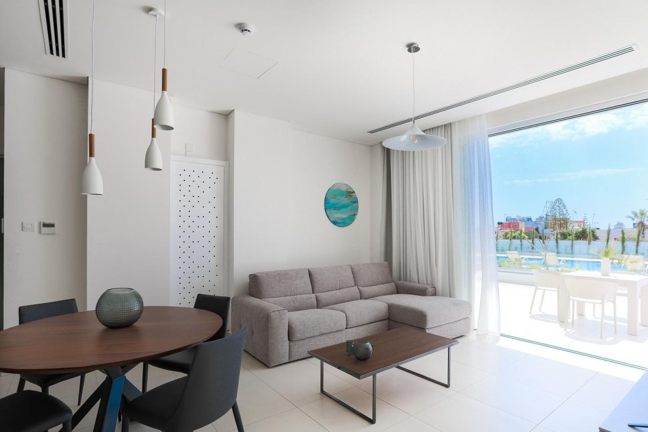 House in Famagusta, Cyprus, 818 m² - picture 1