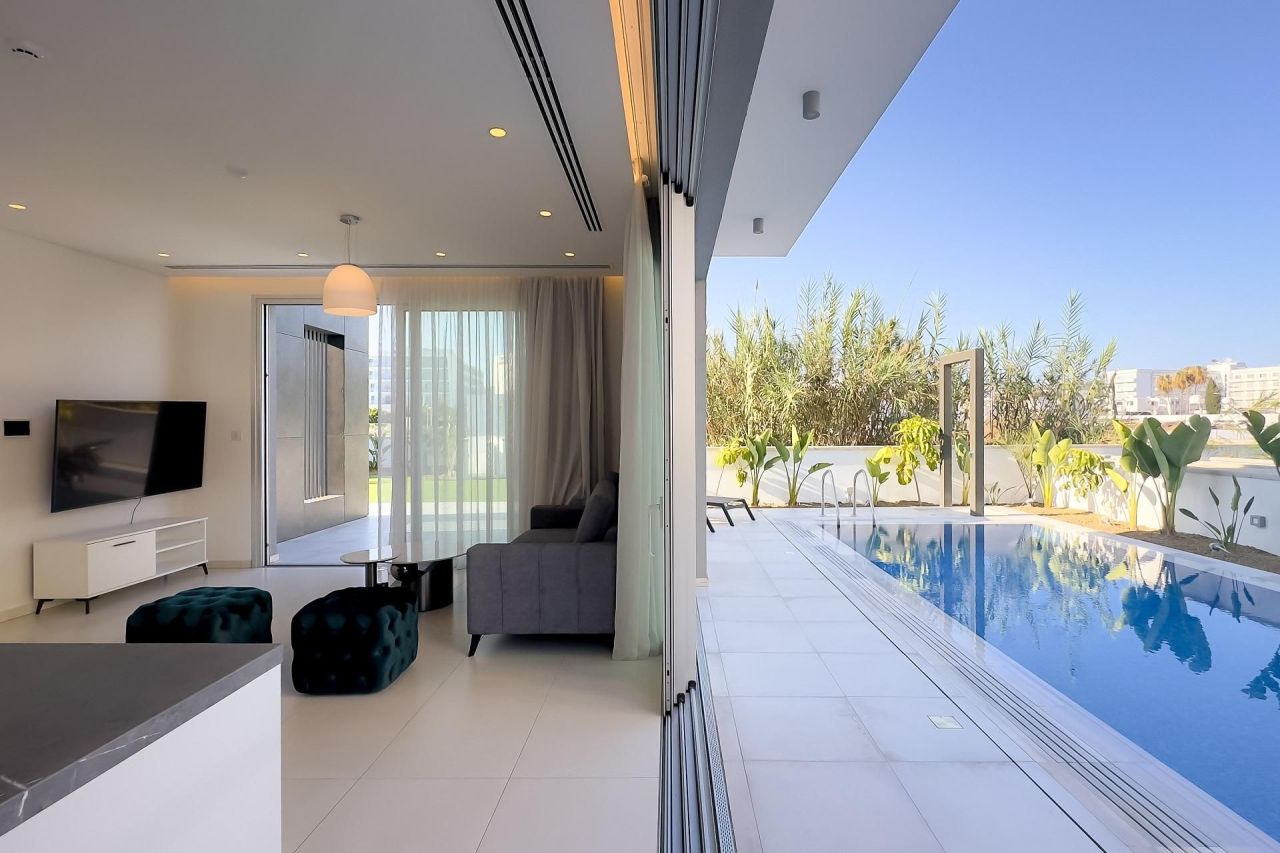 House in Famagusta, Cyprus, 210 m² - picture 1