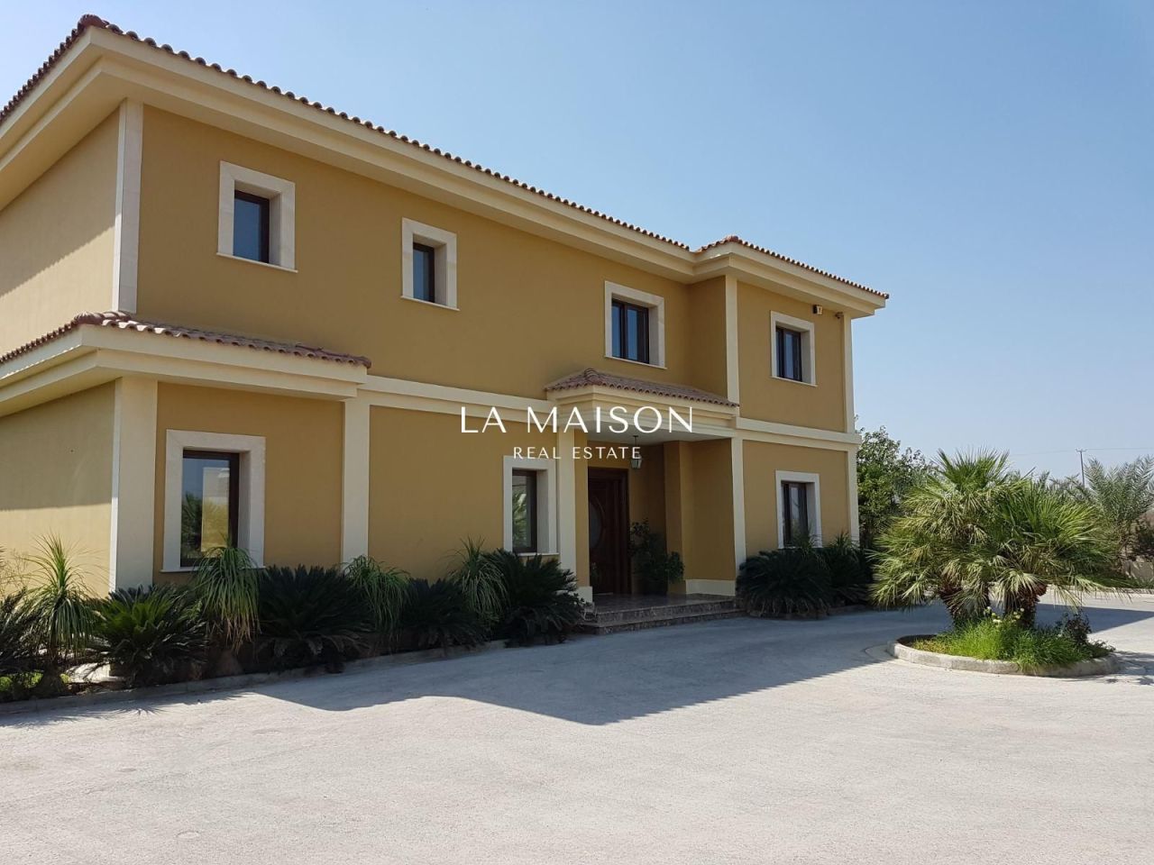 House in Nicosia, Cyprus, 680 m² - picture 1