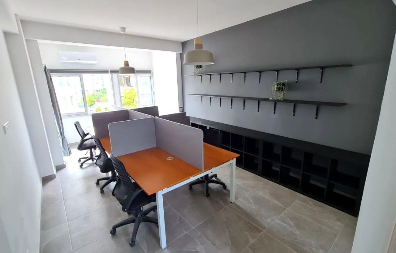 Oficina en Limasol, Chipre, 871 m² - imagen 1