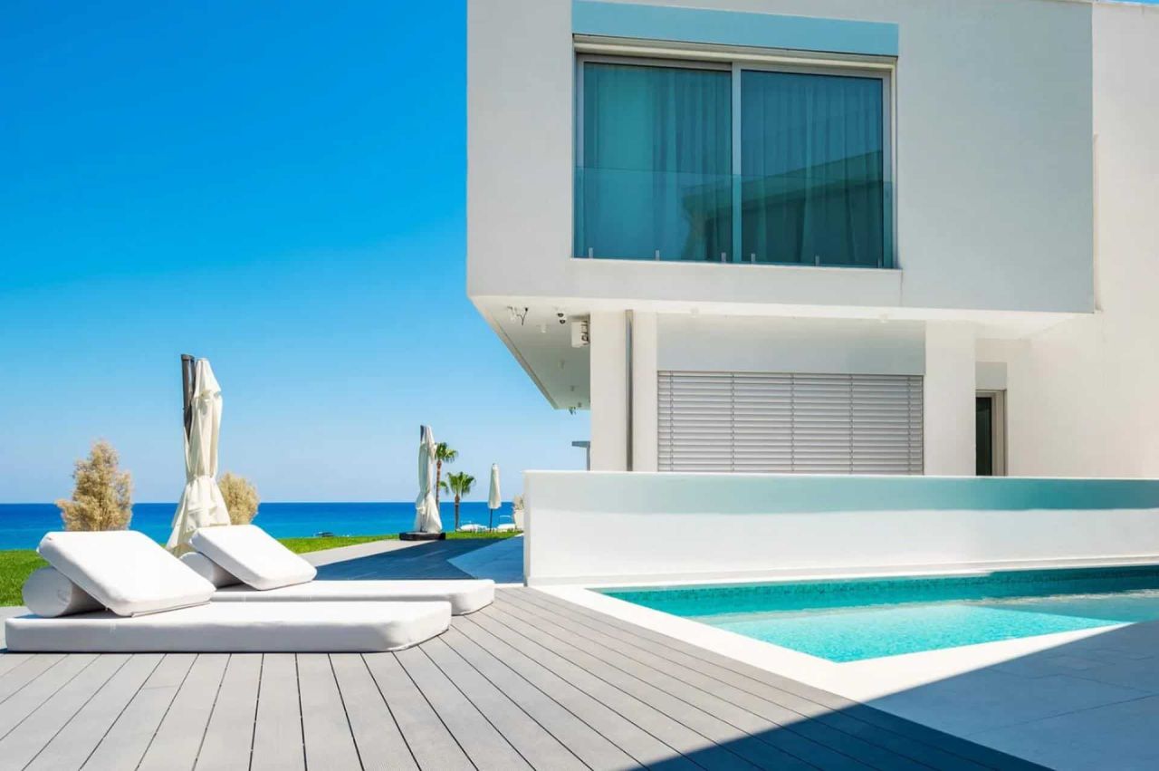 Maison à Famagouste, Chypre, 375 m² - image 1
