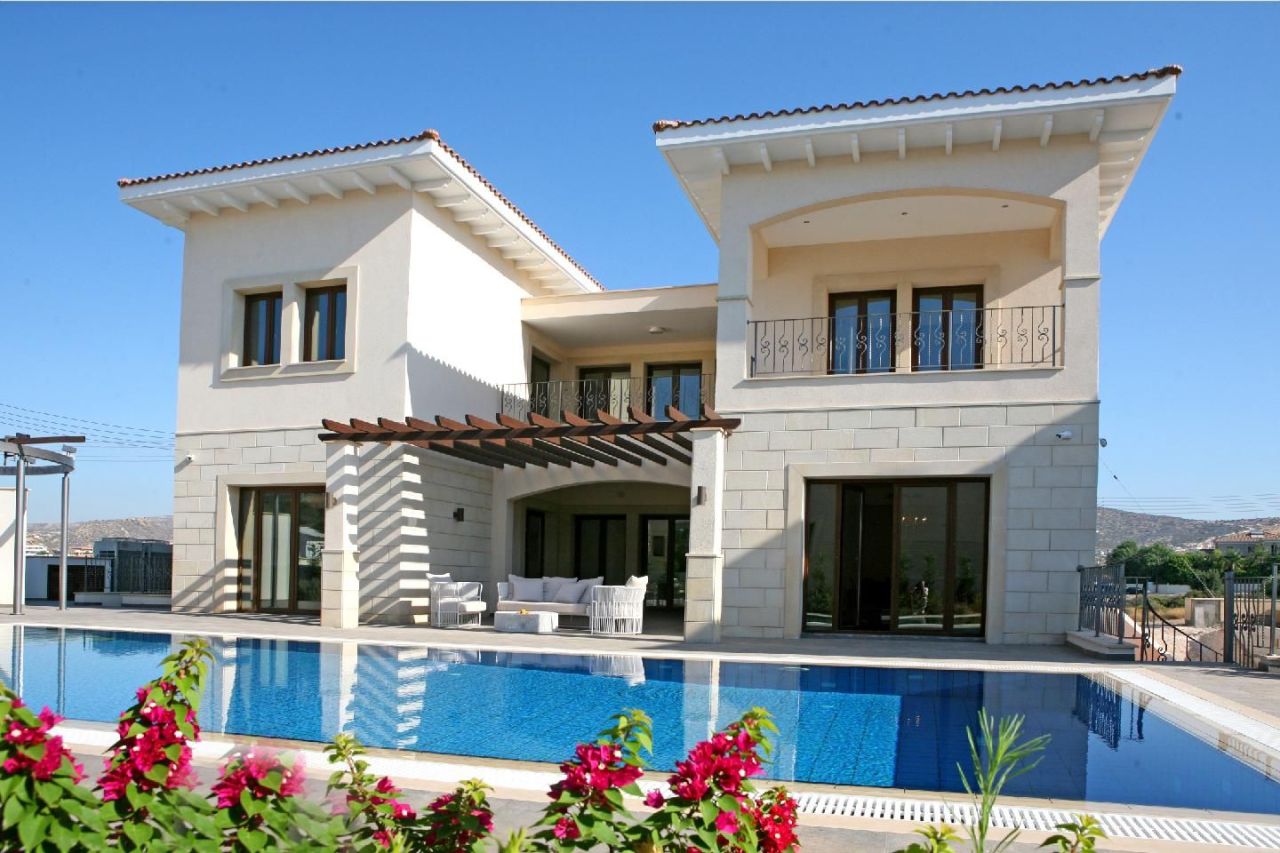 House in Limassol, Cyprus, 566 m² - picture 1