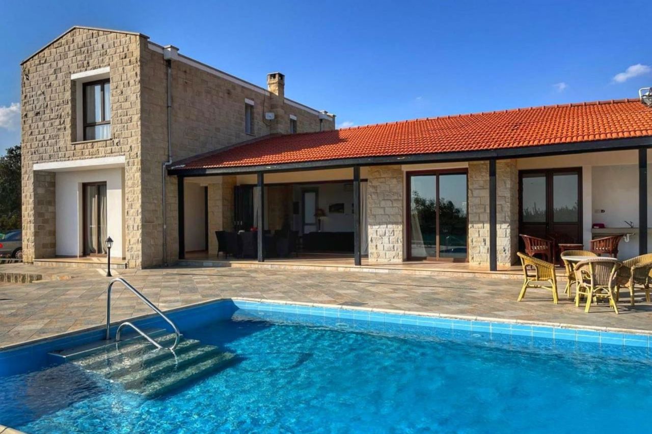 House in Larnaca, Cyprus, 214 m² - picture 1