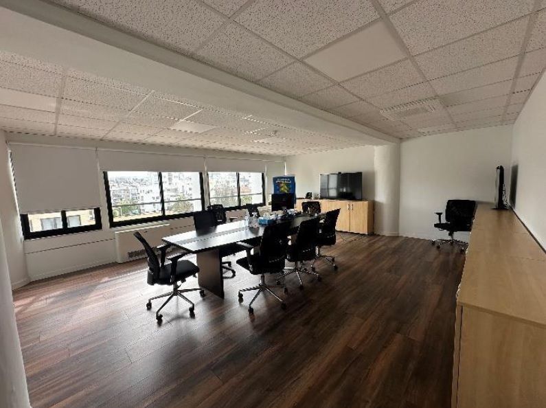 Oficina en Nicosia, Chipre, 427 m² - imagen 1