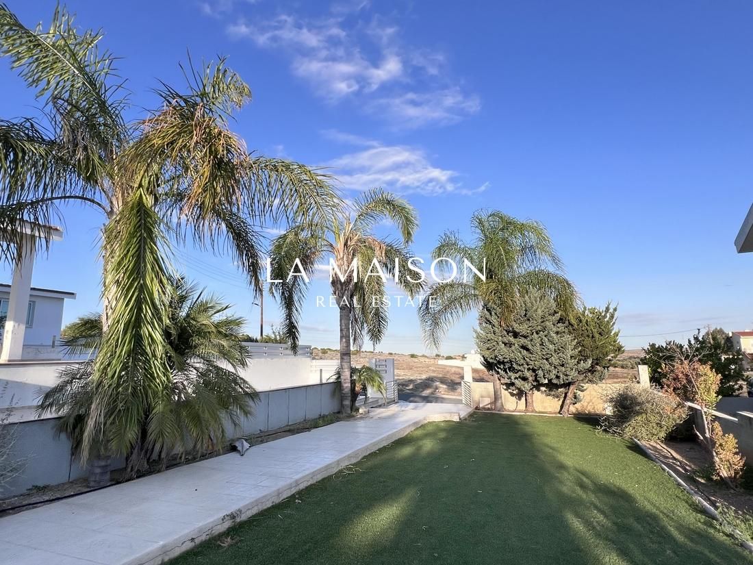 House in Nicosia, Cyprus, 445 m² - picture 1