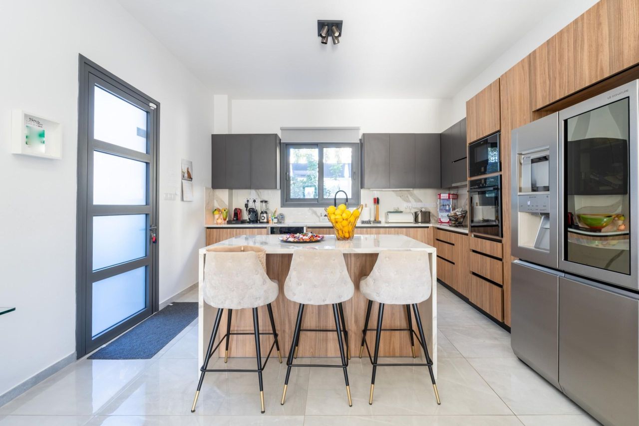 House in Limassol, Cyprus, 253 m² - picture 2