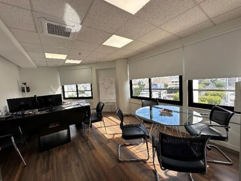 Bureau à Nicosie, Chypre, 427 m² - image 2