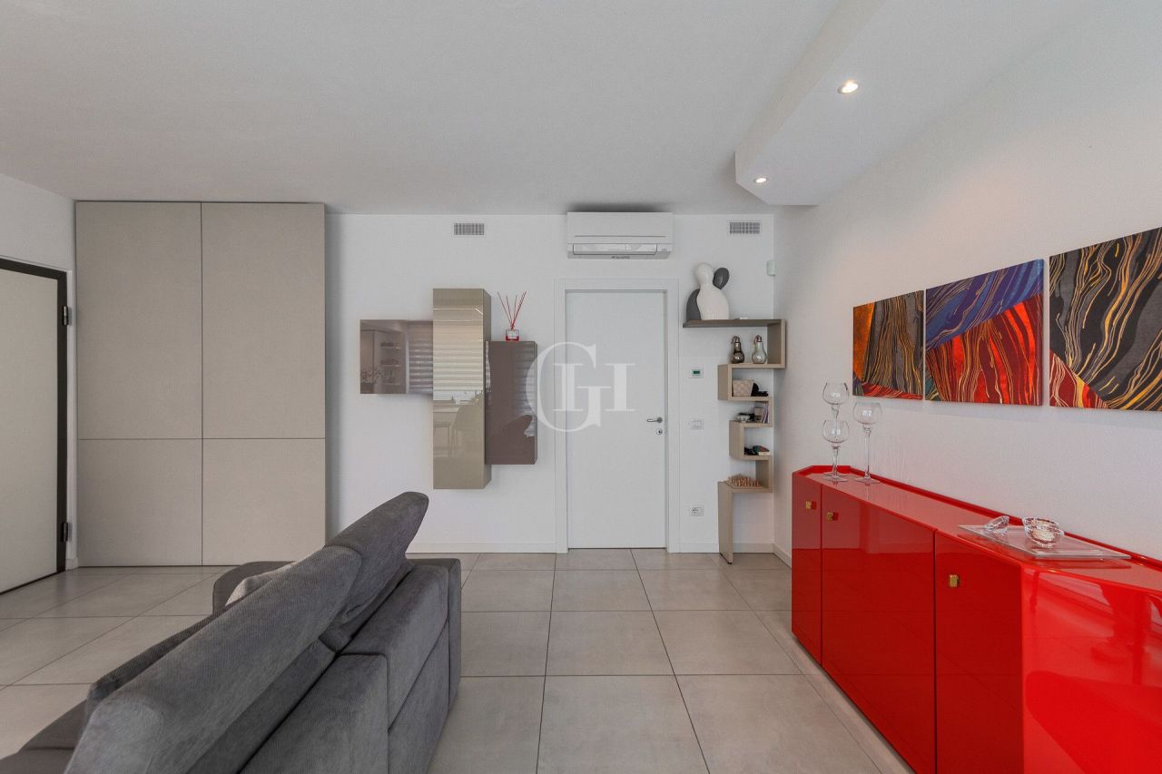 Apartment on Lake Garda, Italy, 128 m² - picture 4