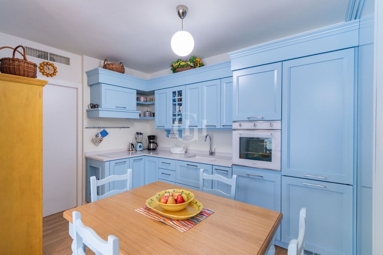 Apartment on Lake Garda, Italy, 130 m² - picture 8