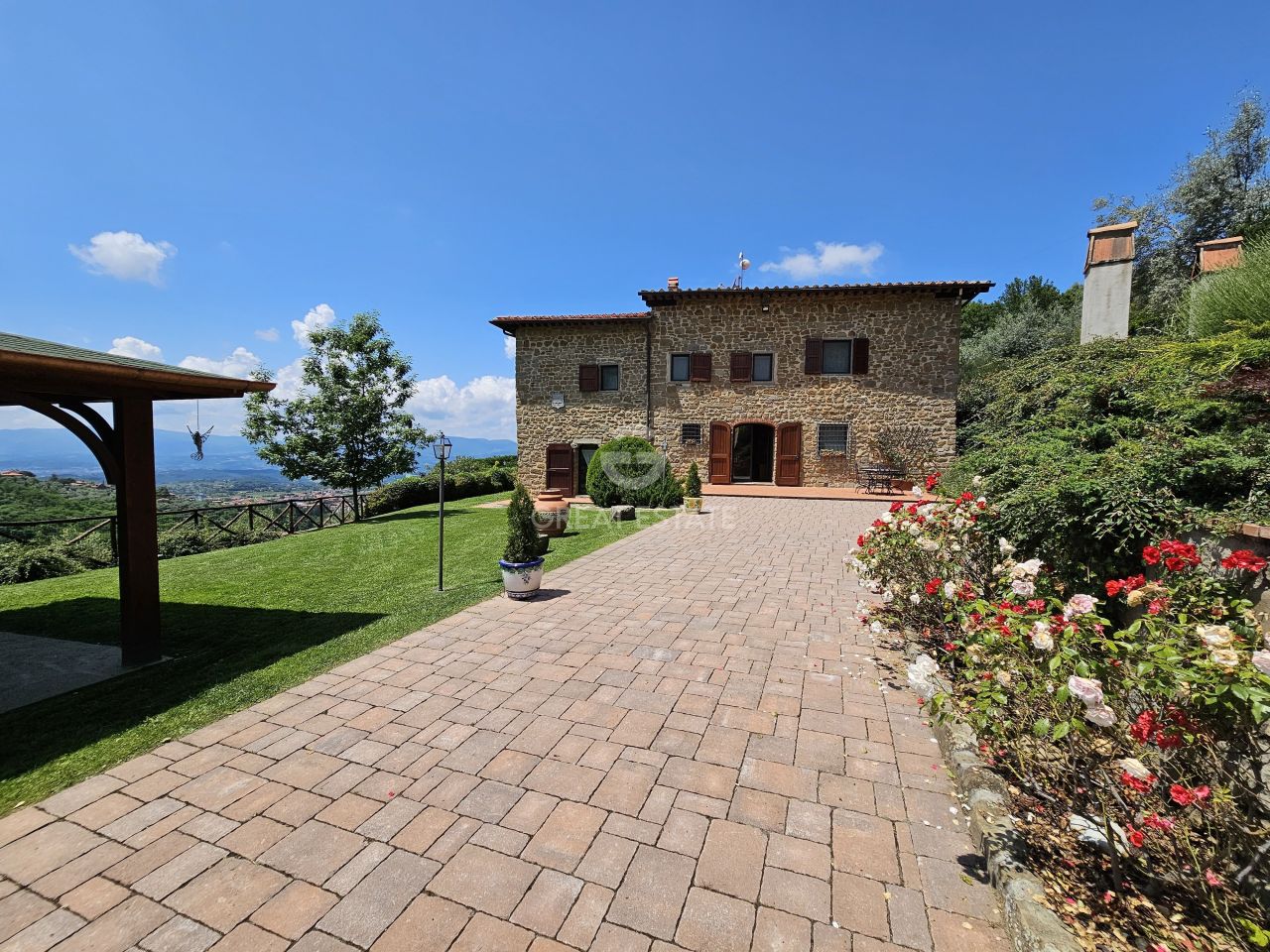 House in Reggello, Italy, 393.25 m² - picture 1