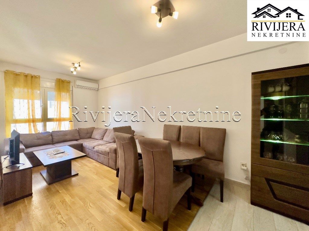 Piso en Herceg-Novi, Montenegro, 62 m² - imagen 1