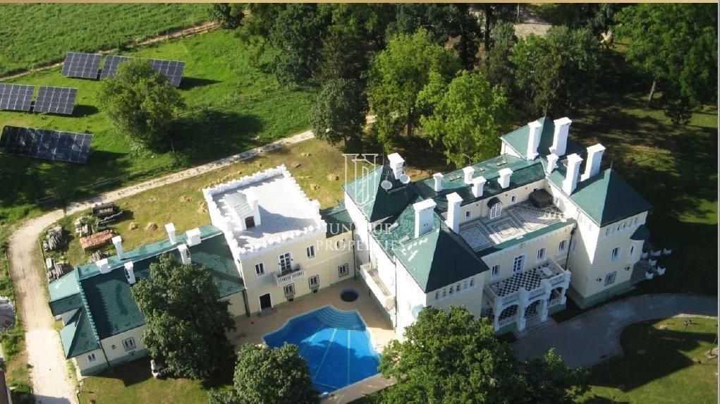 Schloß in Budapest, Ungarn, 3 133 m² - Foto 1