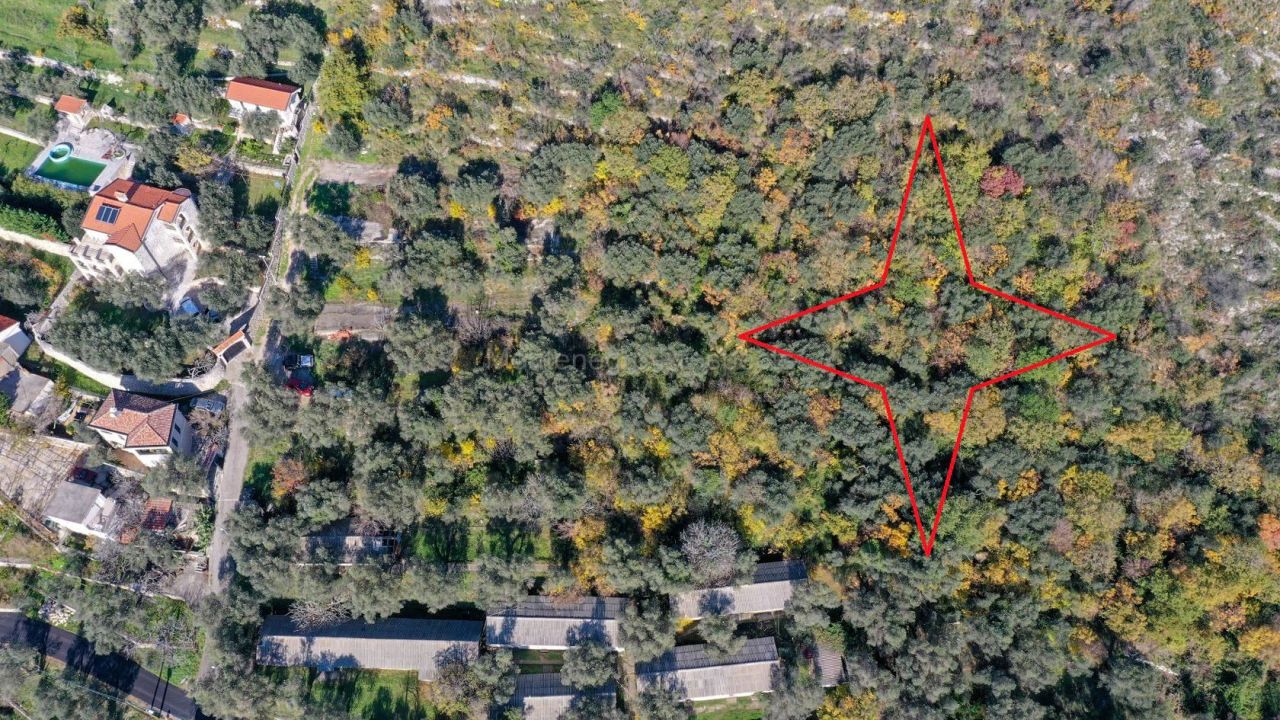 Terreno a Rezevici, Montenegro, 3 561 m2 - foto 1