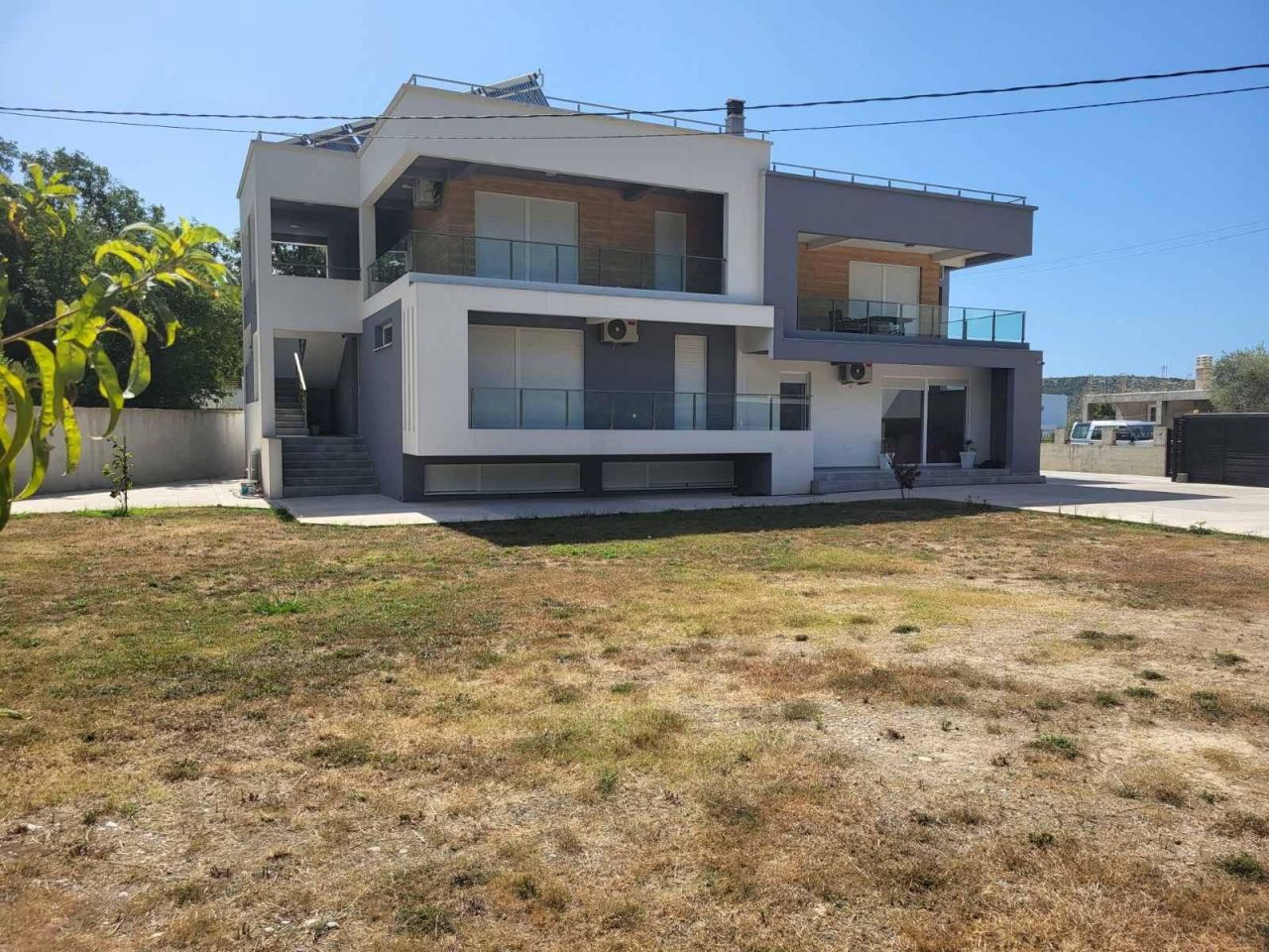 Haus in Sutomore, Montenegro, 350 m² - Foto 1