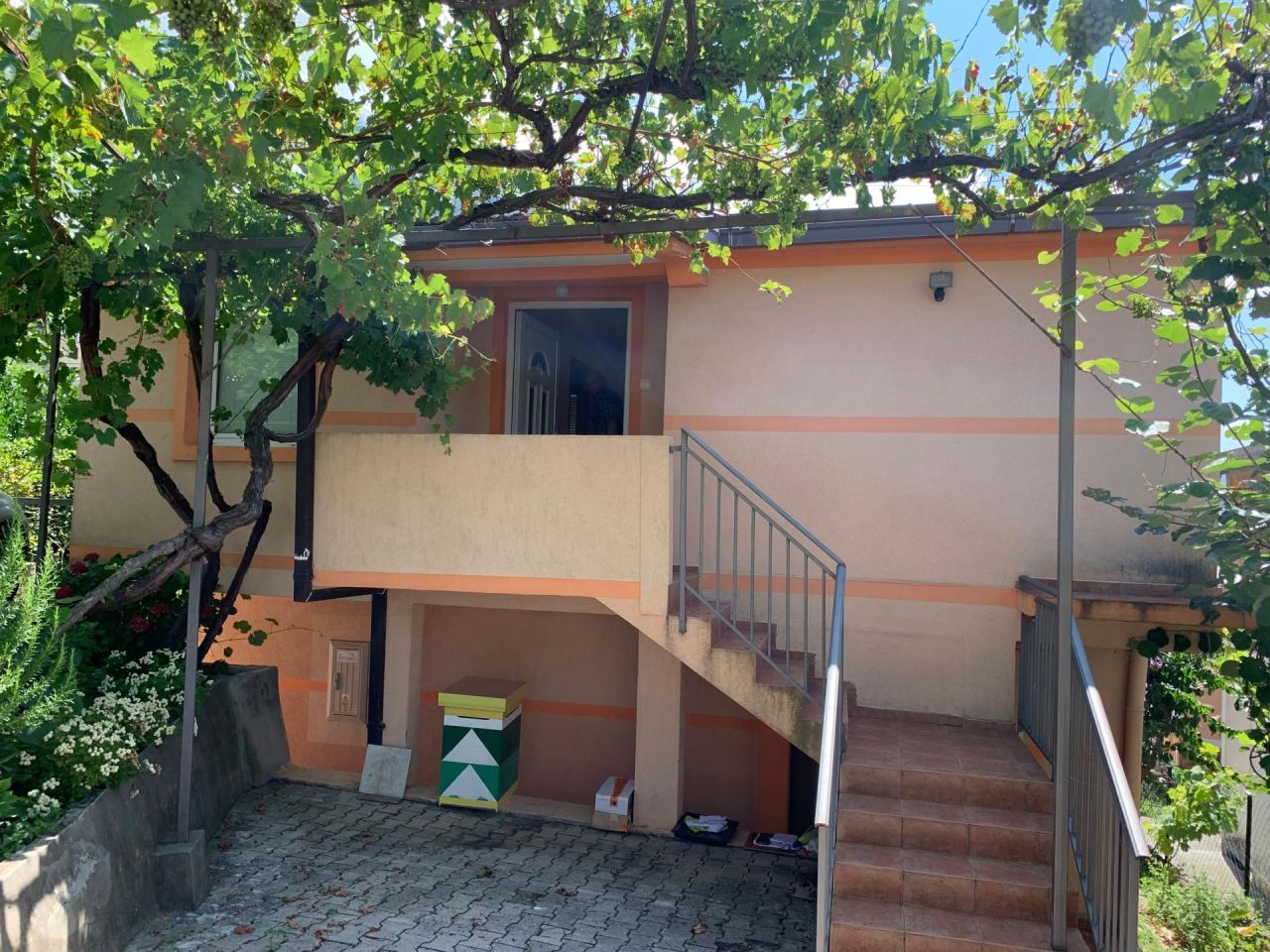 Haus in Sutomore, Montenegro, 72 m² - Foto 1
