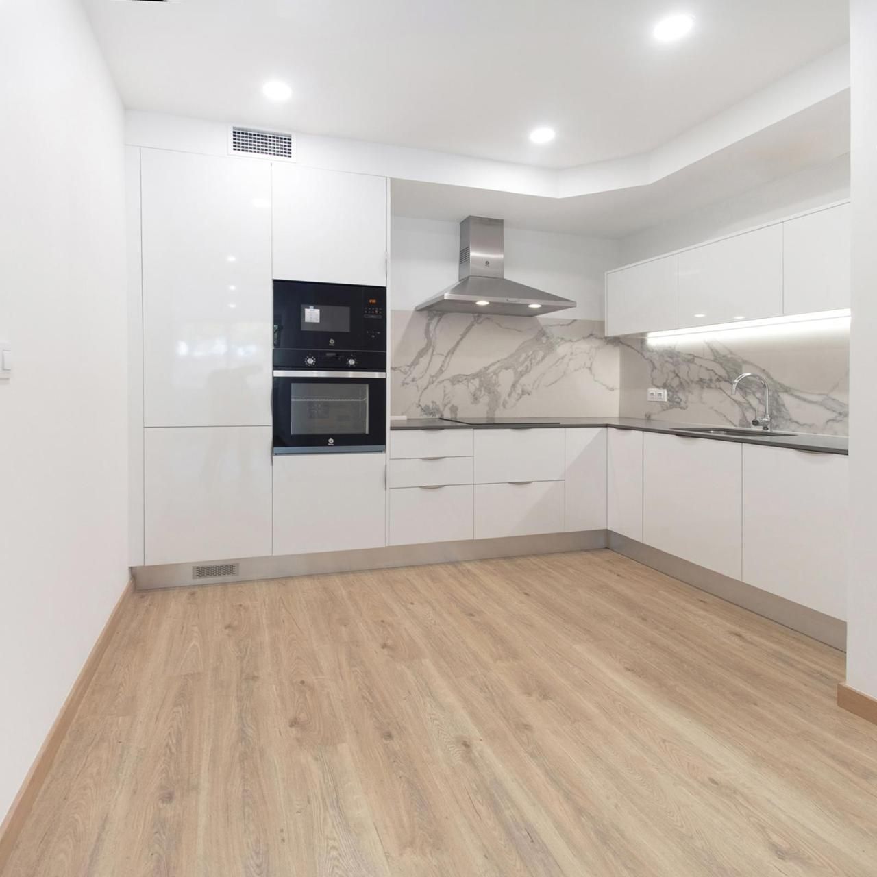 Apartment in Barcelona, Spanien, 73 m² - Foto 1