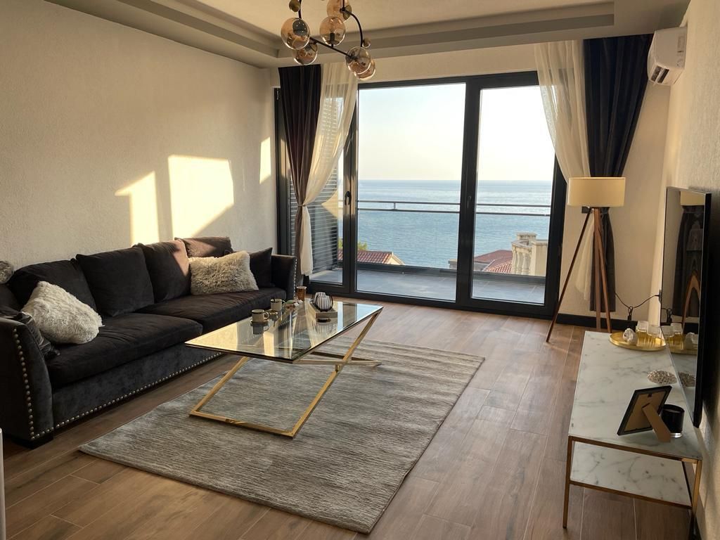 Wohnung in Sveti Stefan, Montenegro, 77 m² - Foto 1