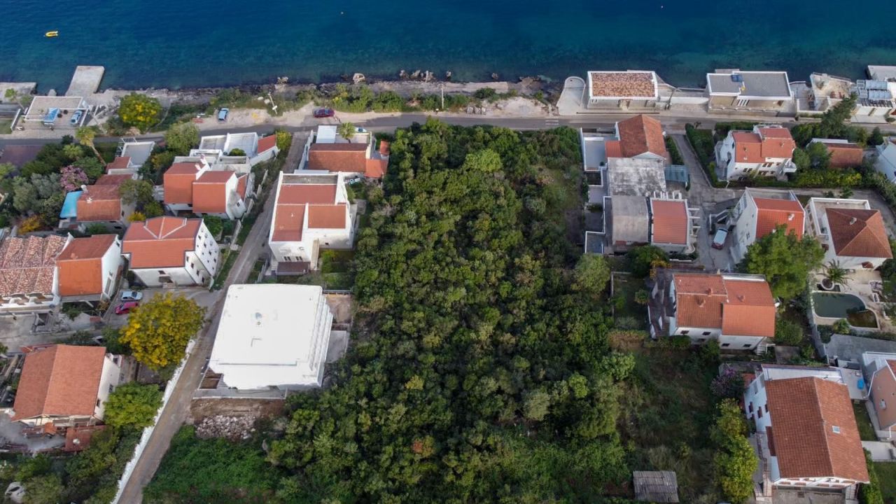 Grundstück in Halbinsel Luštica, Montenegro, 12 501 m² - Foto 1