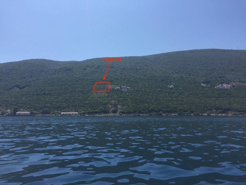 Terreno en Luštica, Montenegro, 4 458 m² - imagen 1