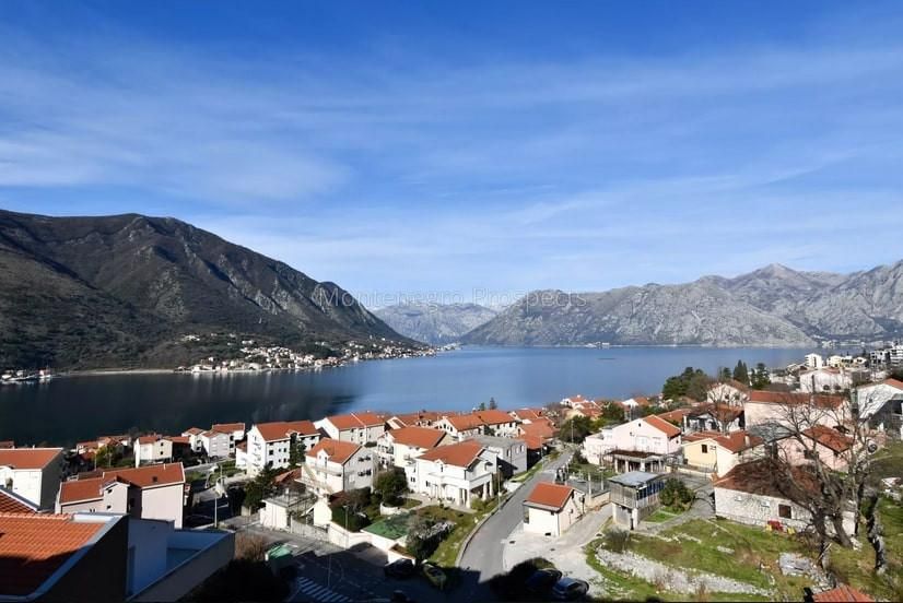 Terrain à Dobrota, Monténégro, 1 768 m² - image 1
