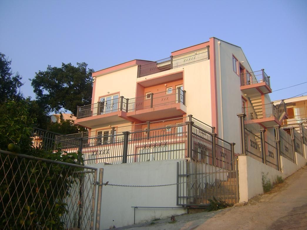 Casa en el Bar, Montenegro, 356 m² - imagen 1