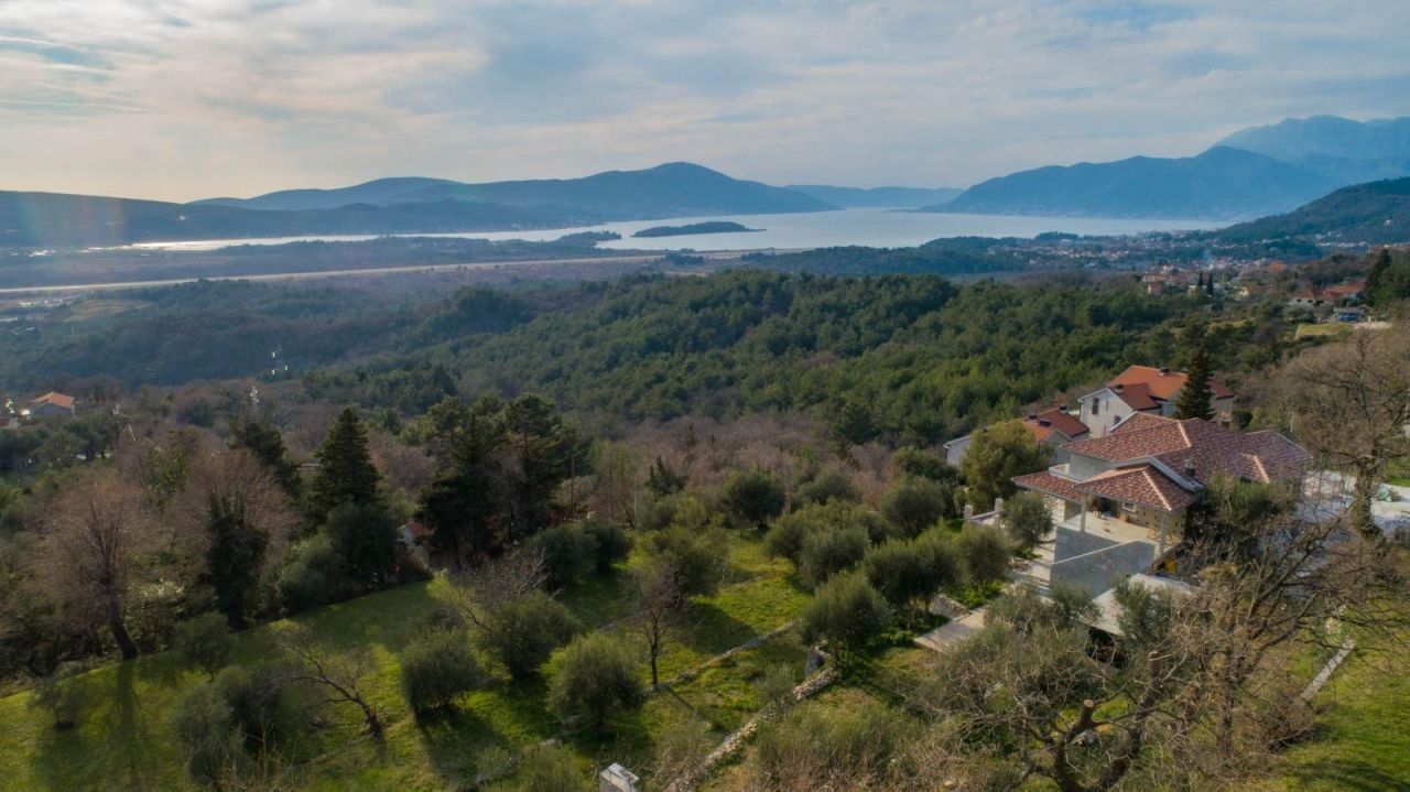 Grundstück in Kavač, Montenegro, 2 977 m² - Foto 1