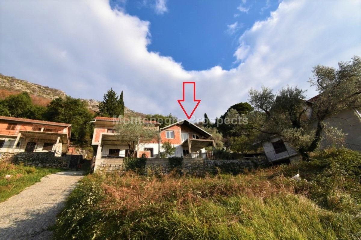 Haus in Tivat, Montenegro, 61 m² - Foto 1
