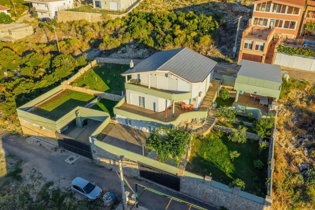 House in Dobra Voda, Montenegro, 238 m² - picture 1