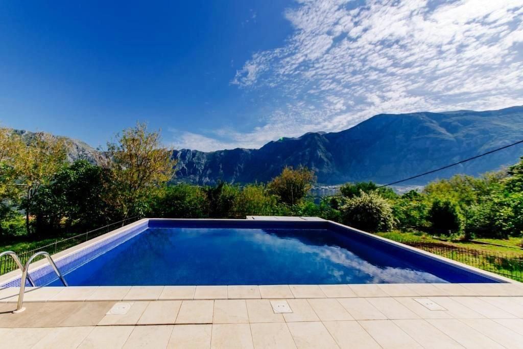 Flat in Prcanj, Montenegro, 70 m² - picture 1