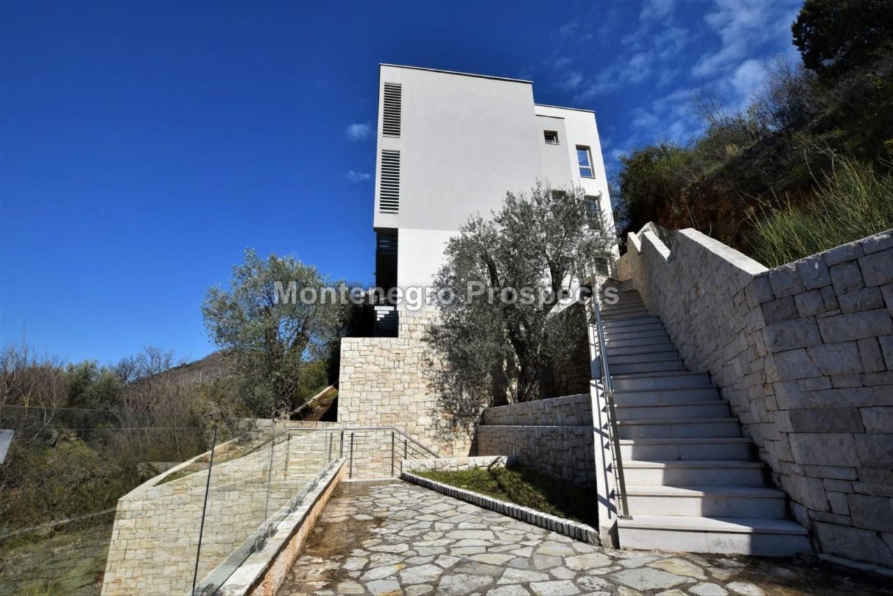 Appartement à Przno, Monténégro, 200 m² - image 1