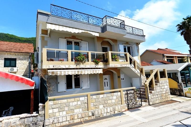 Oficina en Kumbor, Montenegro, 191 m² - imagen 1