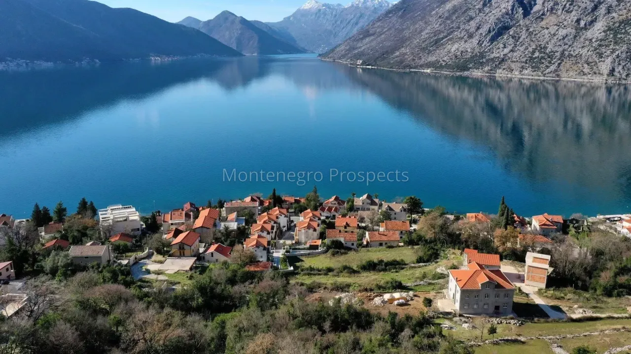 Land in Kotor, Montenegro, 3 502 m² - picture 1