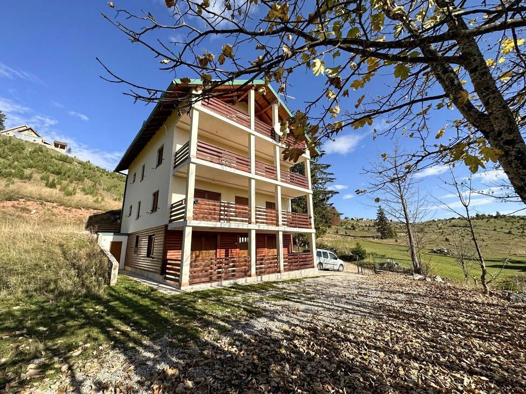 Maison à Zabljak, Monténégro, 345 m² - image 1
